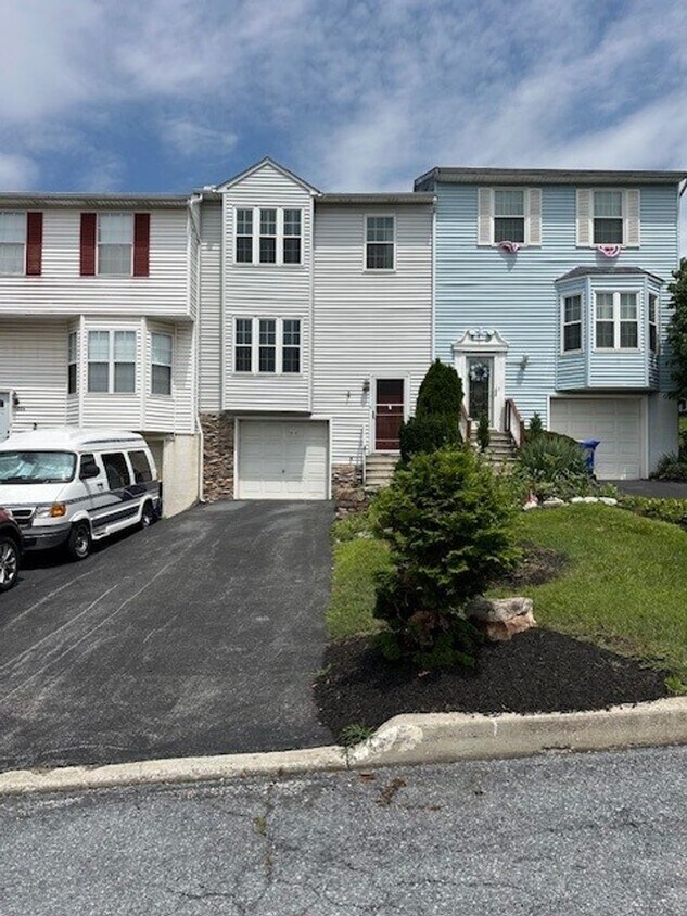 Foto principal - 5810 Severna Pl