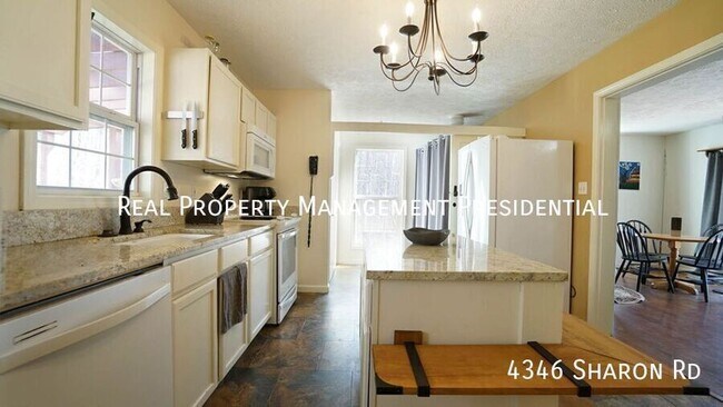 Foto del edificio - 4346 Sharon Rd