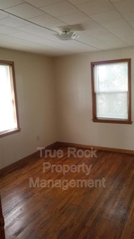 Building Photo - 621 S Cherry Ave