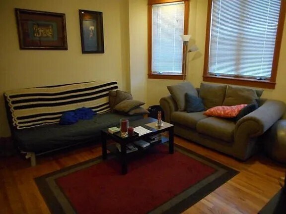 Living Room - 4322 N Lincoln Ave