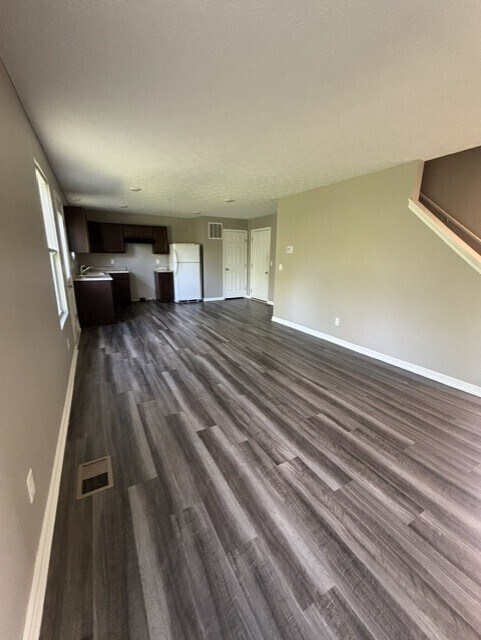 Building Photo - 2180 Pine Valley Dr