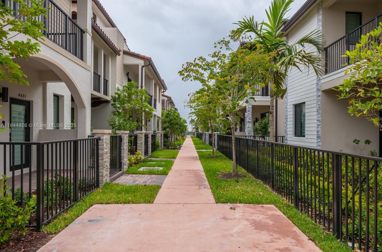 Foto principal - 4769 NW 83rd Pkwy
