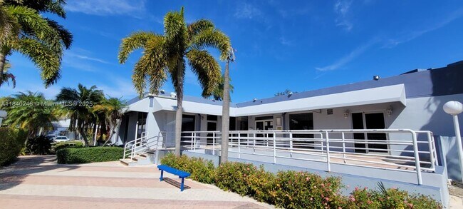 Foto del edificio - 9351 Fontainebleau Blvd