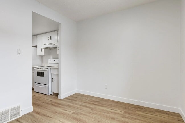 Building Photo - Hartford County Townhomes