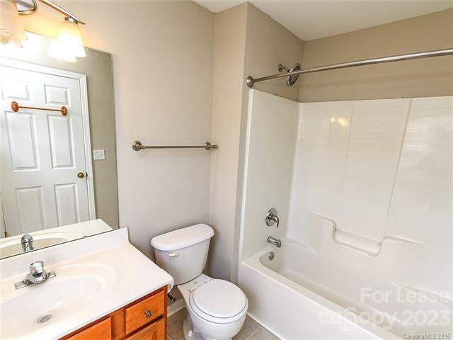 Building Photo - 1705 Kashmir White Ln