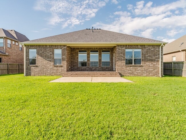 Building Photo - 1500 SW Wisteria Ave