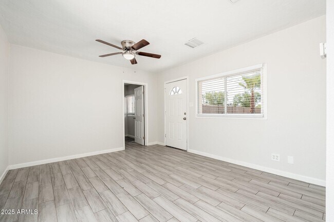 Foto del edificio - 744 W Coolidge St