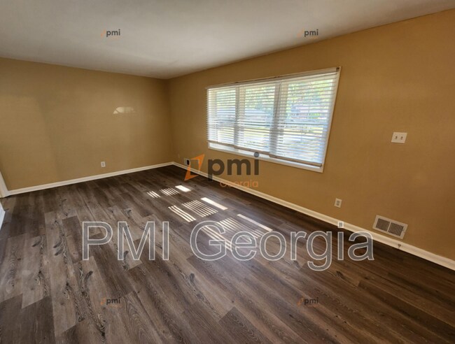 Building Photo - 2870 Altaview Dr SE