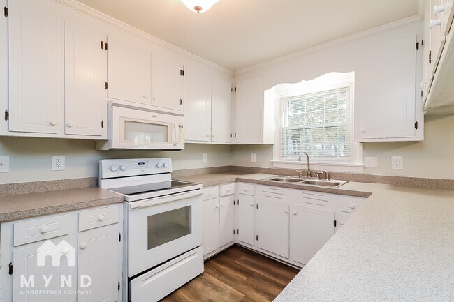 Building Photo - 25 Camelia Dr