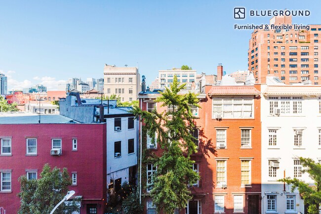 Foto del edificio - 290 W 12th St