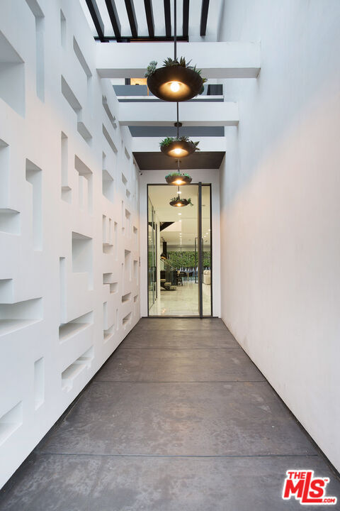 Building Photo - 630 N Martel Ave