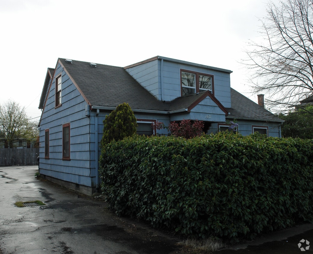 Building Photo - 1671 Mill St
