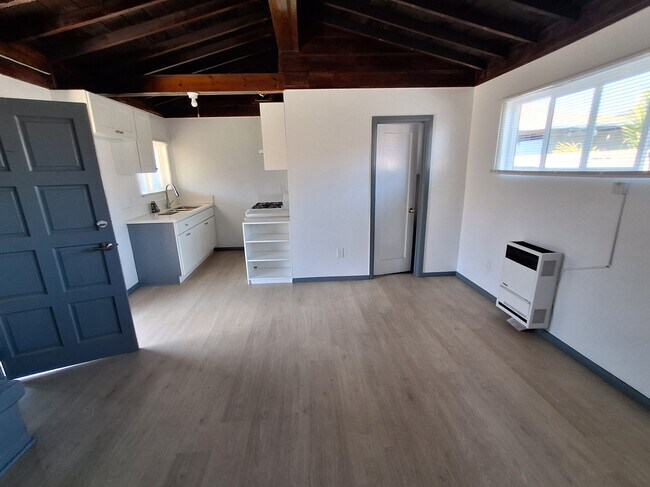 Sala de estar/ Cocina/ Baño - 1412 W 107th St