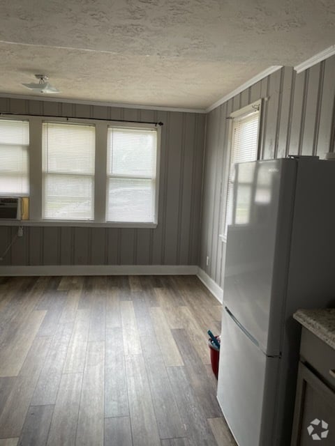 Building Photo - 401 Chautauqua Ave