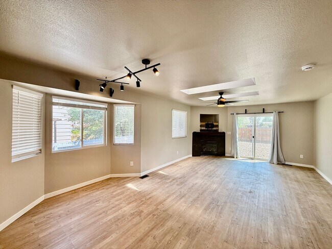 Foto del edificio - 4631 Fencer Rd