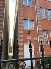Building Photo - 1534 N Claremont Ave