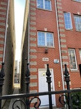 Building Photo - 1534 N Claremont Ave