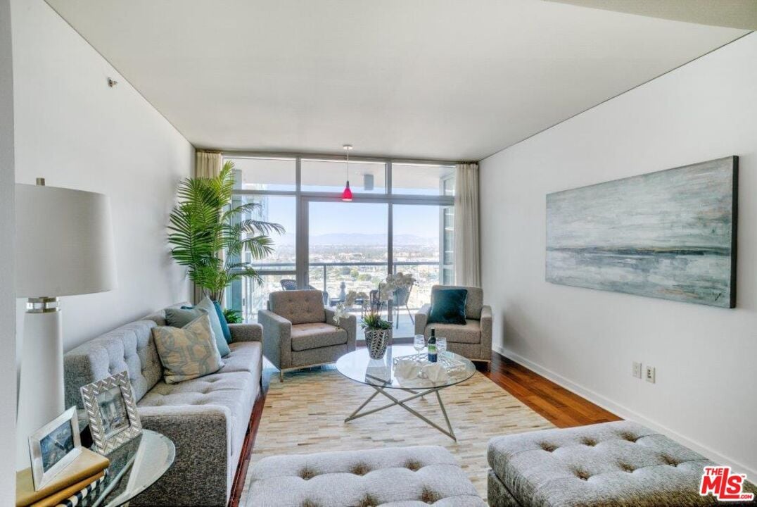 Primary Photo - 13650 Marina Pointe Dr