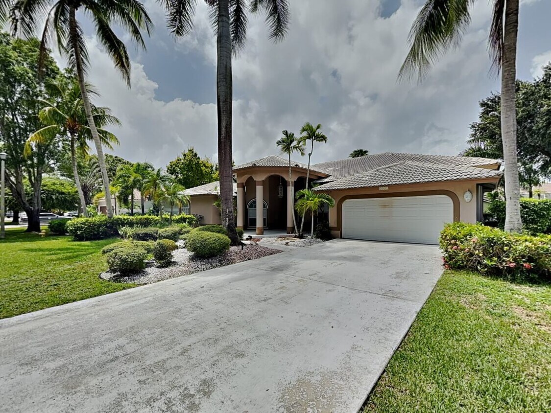 Foto principal - 4941 NW 108th Ter
