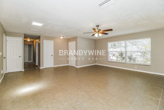 Foto del edificio - 3221 Thistle Hill Dr