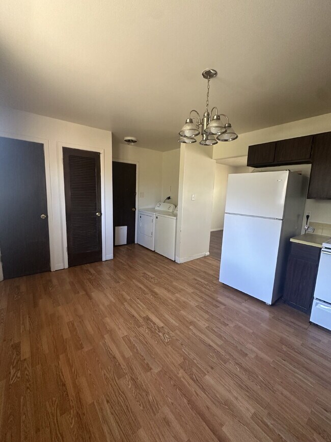 Foto del edificio - Charming 3-Bedroom Home with Spacious Yard!