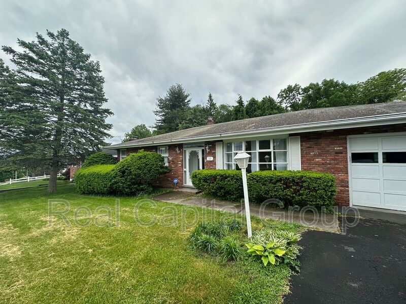 Primary Photo - 32 Hendrick Ave