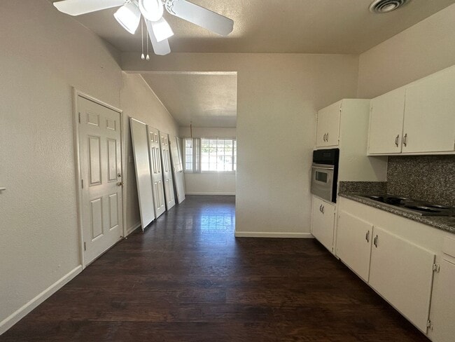 Foto del edificio - 1316 Thorsen Ave