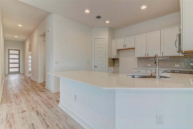 Building Photo - 681 Peace Pipe Way