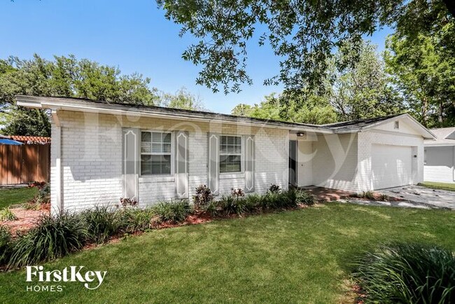 Foto del edificio - 5321 Hillside Dr