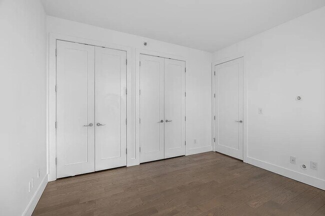 Foto del edificio - 5-19 Borden Ave