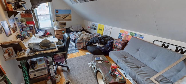 Building Photo - 12 Saunders St