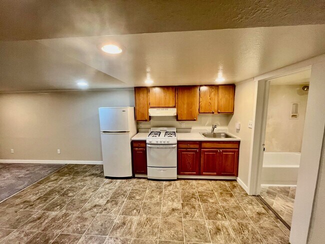 Building Photo - SPACIOUS STUDIO IN THE HEART OF THE INNER SUNSET/UCSF!!!