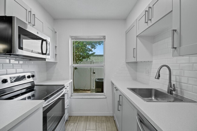 Building Photo - 1799 N Highland Ave
