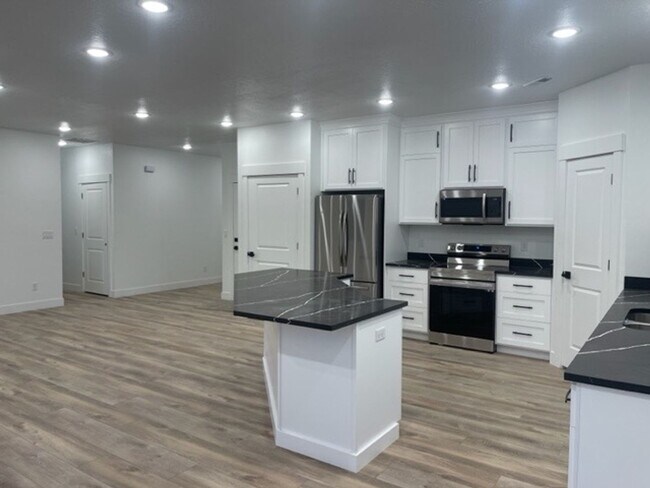 Foto del edificio - New Home for Rent
