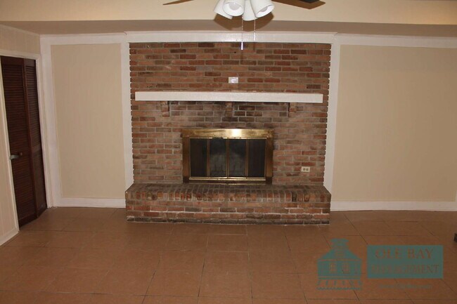 Foto del edificio - 1002 Centerwood Dr
