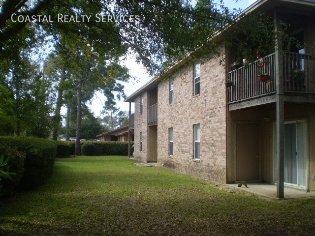 Primary Photo - 896 Silverwood #4
