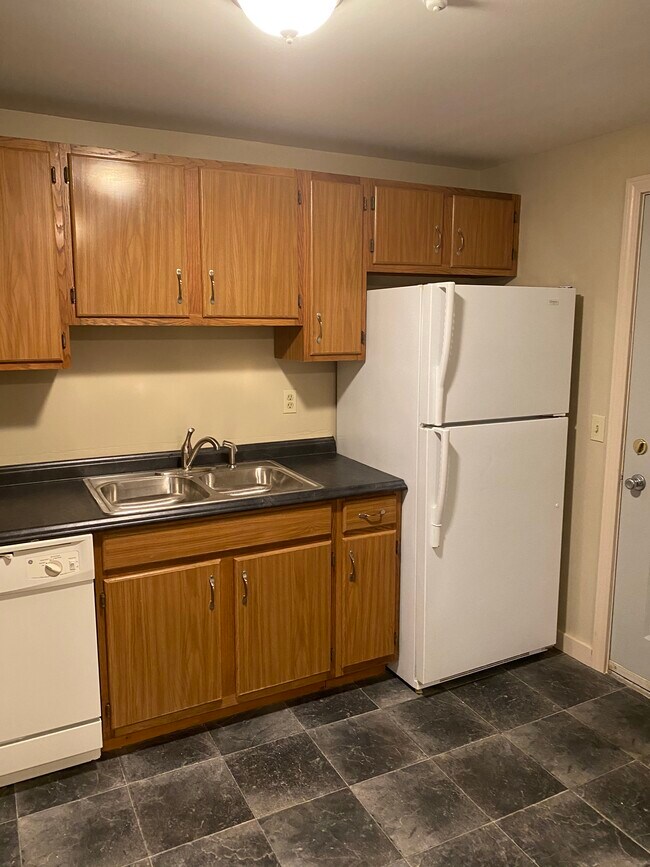 860 Southbridge St Unit 1, Worcester, MA 01610 Condo for Rent in