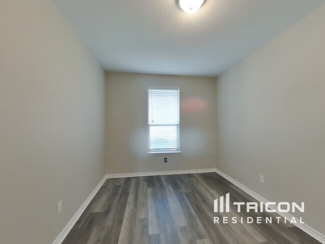 Building Photo - 15406 Delta Pt