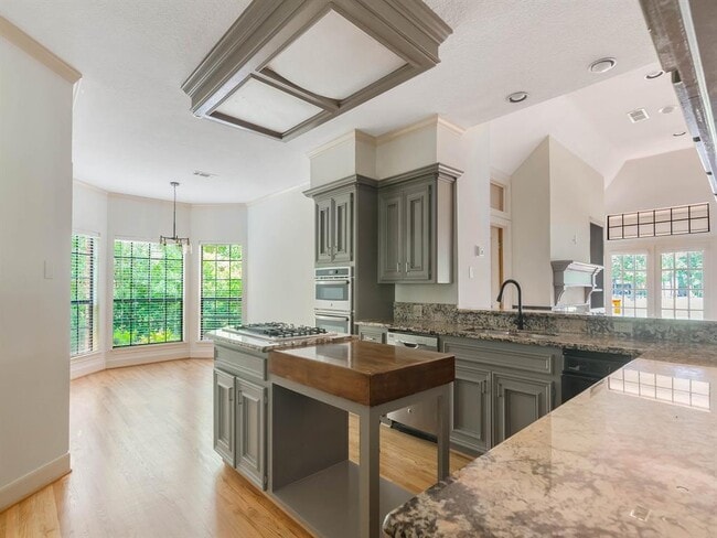 Building Photo - 33 Sweetleaf Ct