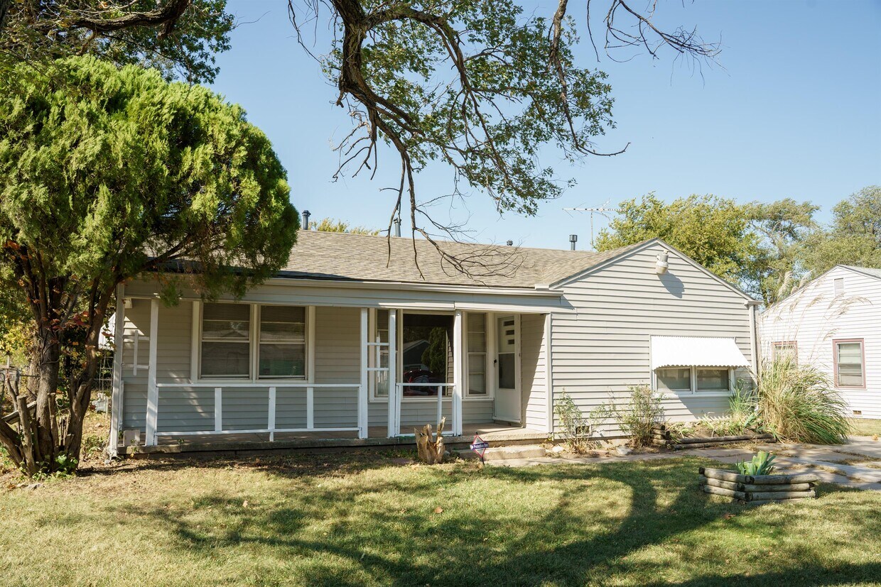 Primary Photo - 2749 N Poplar St