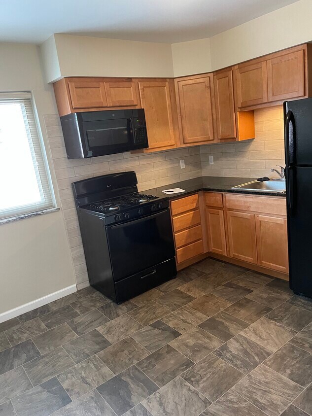 Foto principal - 1223 Elm Dr