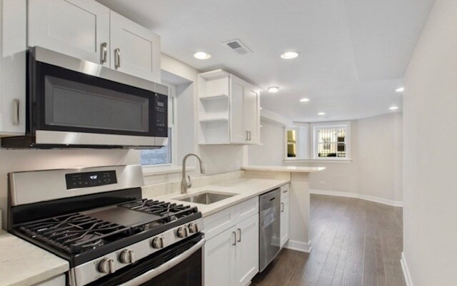 Building Photo - 3054 N Spaulding Ave