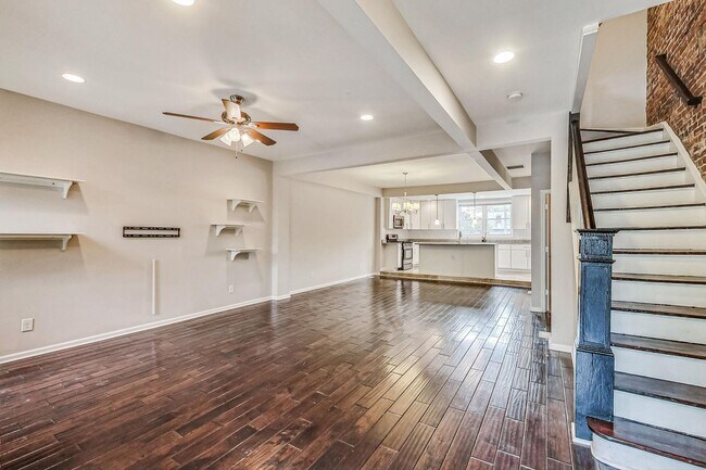 Building Photo - Gorgeous 4 Bed + 3.5 Ba totally renovated row home in Columbia Heights