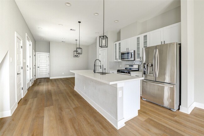 Foto del edificio - 4220 McKinley St