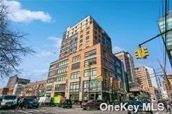 Foto principal - 39-16 Prince St