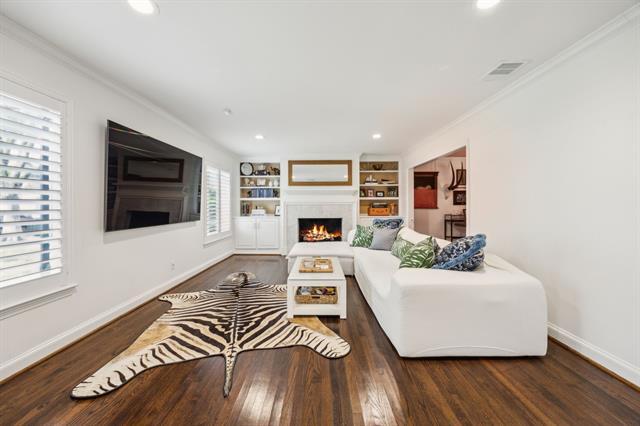Foto del edificio - 6505 Woodland Dr