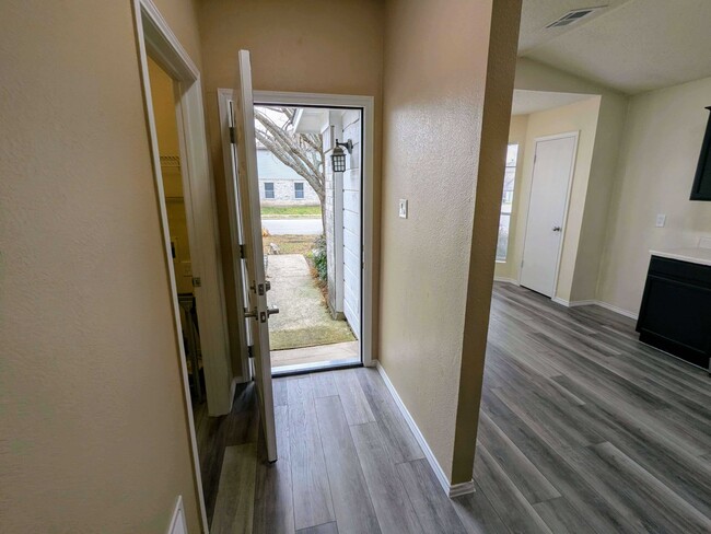 Building Photo - 1218 Acanthus St