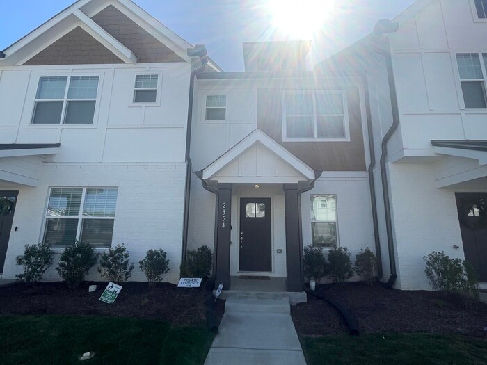 Foto principal - Robinson Rowhouses 2 bedroom with fenced p...