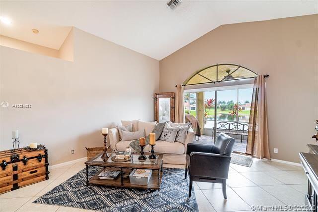 Foto del edificio - 14181 Castlerock Way