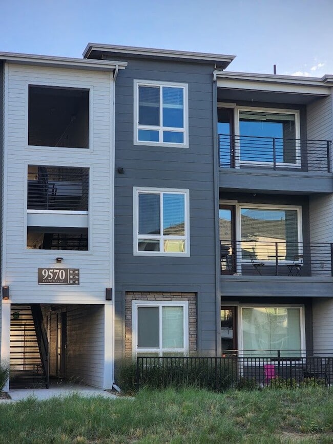 Building Photo - 9570 Accord Ln